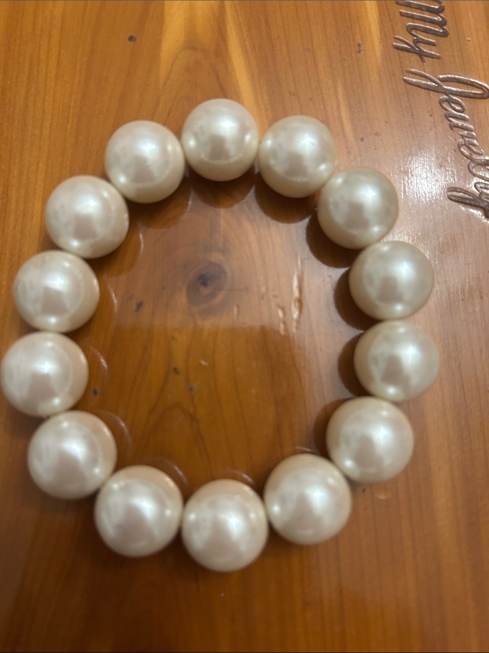 NWOT Classic Pearl Stretch Bracelet - White Pearlescent Beads